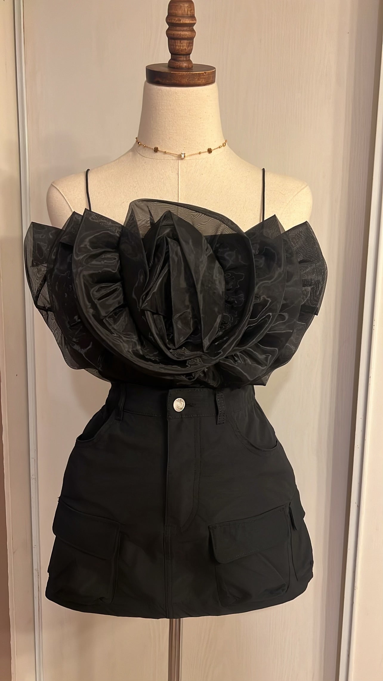 Black Flower Rouched Top